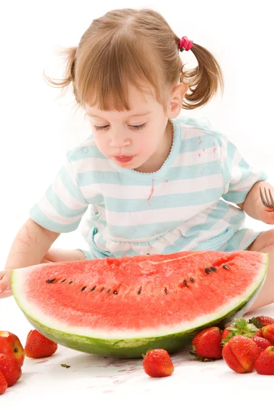 Holčička s jahodovou a meloun — Stock fotografie