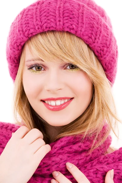 Счастливая девочка-подросток в шляпе — стоковое фото