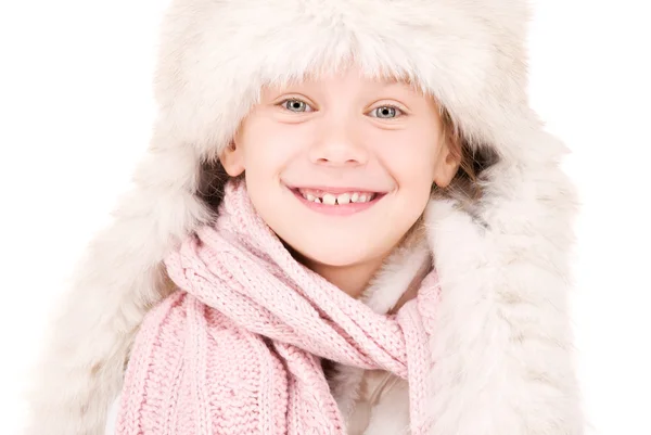 Onnellinen tyttö talvella hattu — kuvapankkivalokuva