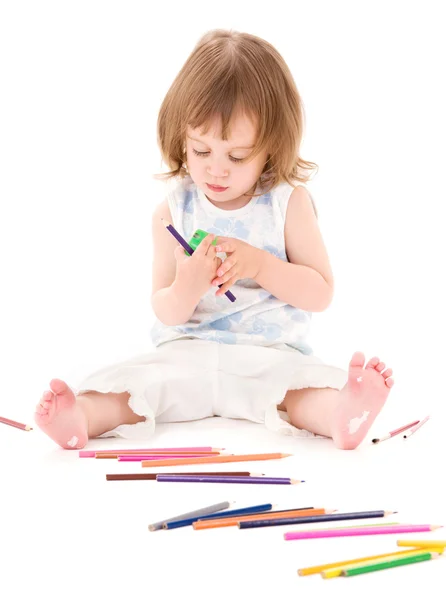 Gadis kecil dengan pensil warna — Stok Foto
