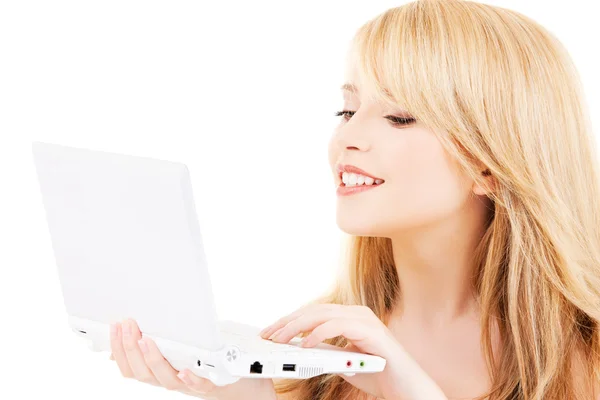 Teenager Mädchen mit Laptop-Computer — Stockfoto