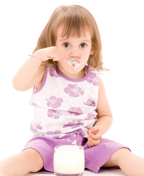 Menina com iogurte — Fotografia de Stock