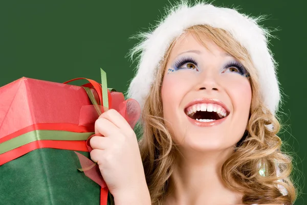 선물 상자와 함께 행복 한 산타 도우미 — 스톡 사진