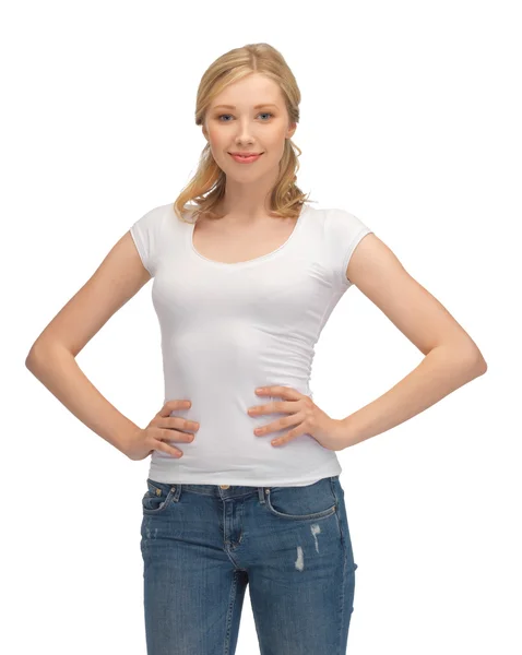 빈 흰색 t-셔츠에 있는 여자 — 스톡 사진