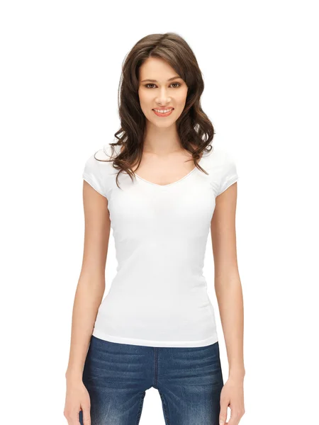 Ler tonårsflicka i blank vit t-shirt — Stockfoto