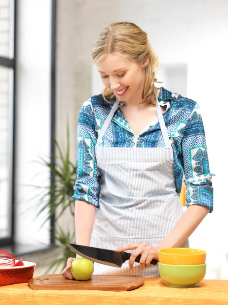 Beautiful woman in the kitchen — Stock Photo, Image
