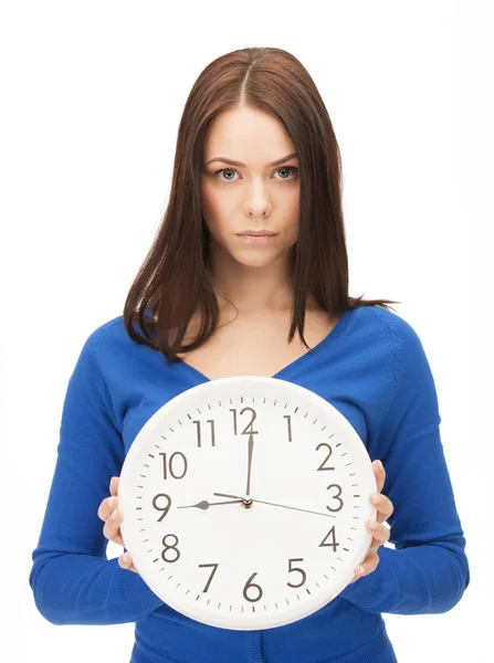 Γυναίκα εκμετάλλευση μεγάλο ρολόι — Φωτογραφία Αρχείου