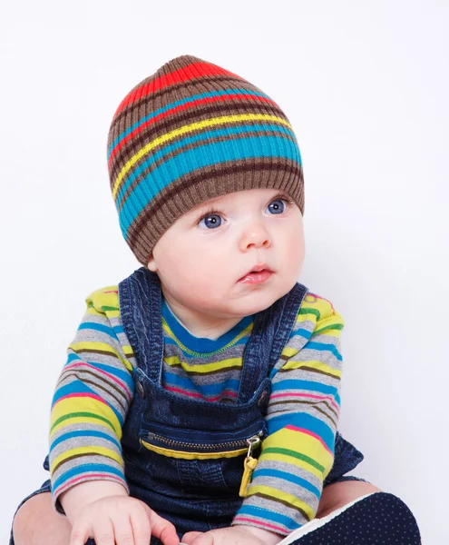 Bebê em roupas listradas — Fotografia de Stock