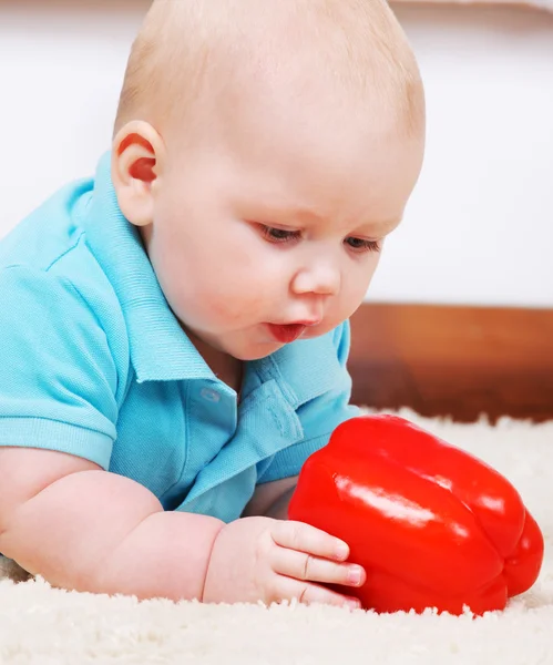 Infant with red pepper — Stock Photo, Image