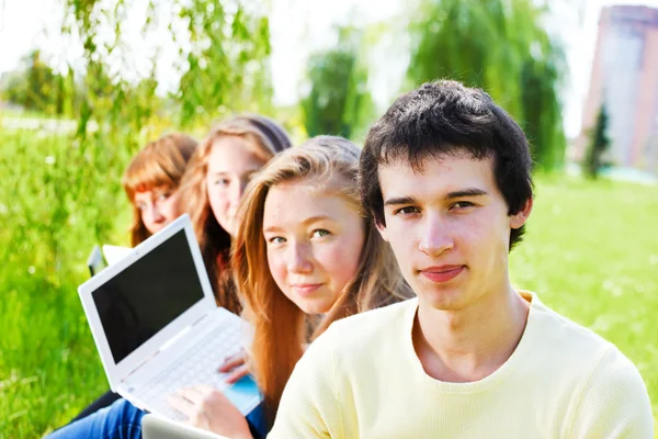 Students in park — Stock Photo, Image