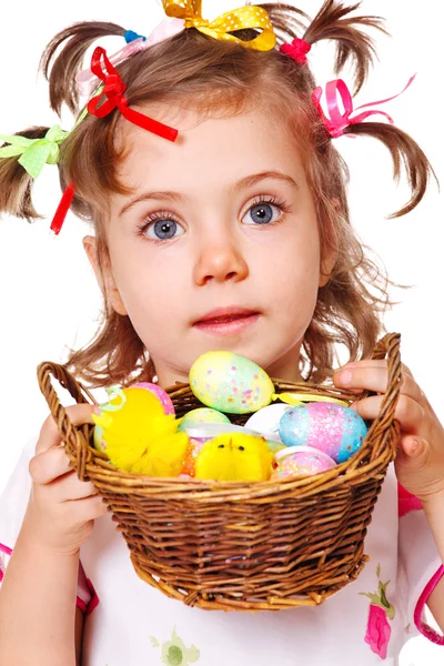 女孩举行的复活节彩蛋 — 图库照片