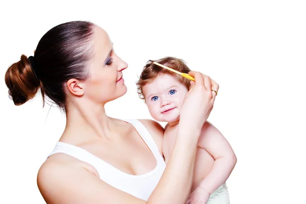 Peinar el pelo del bebé —  Fotos de Stock