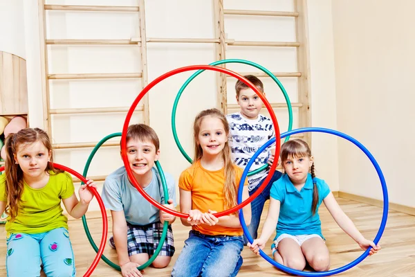 Kids with hula hoops — Stock Photo, Image