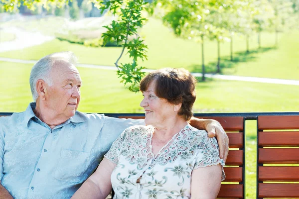 Amar a la pareja mayor — Foto de Stock