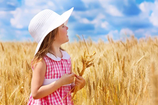 Girl in wheat — Stock Photo, Image