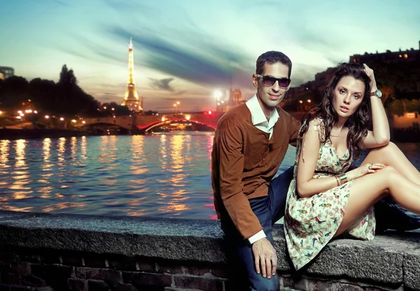パリでセクシーなカップル — ストック写真