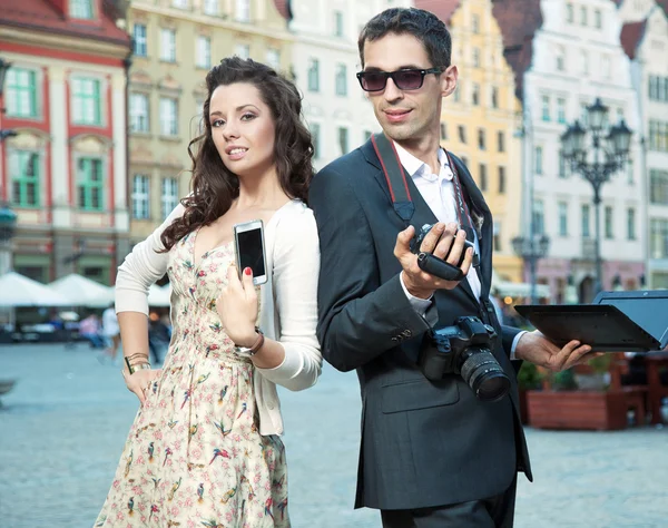 Красивая пара с мобильным телефоном Стоковая Картинка