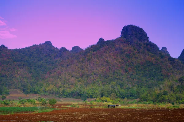 Céu de montanha e crepúsculo, Vista da paisagem — Fotografia de Stock