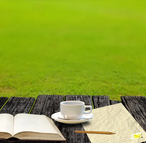 Write a letter with coffee cup in the garden — Stock Photo, Image