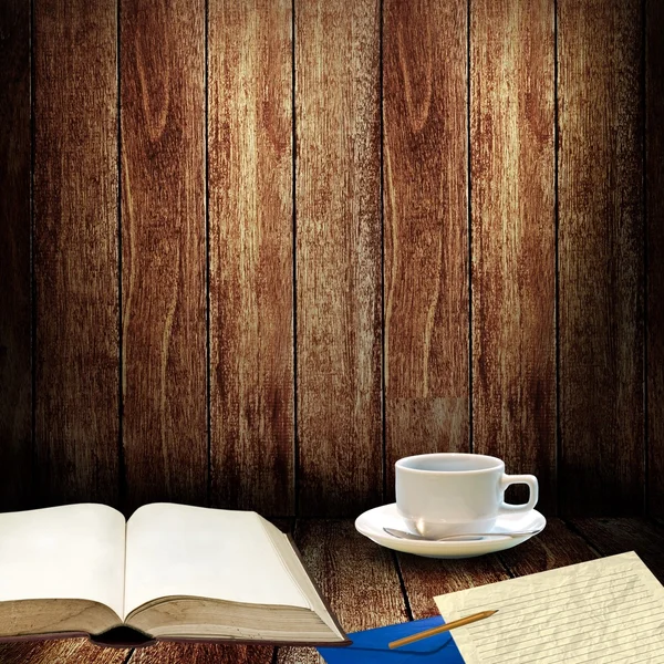 Lesen und Schreiben mit Kaffeetasse — Stockfoto
