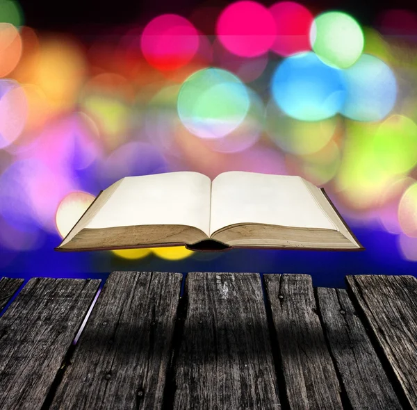 Mysterium flygande bok med den part färg ljus bakgrunden — Stockfoto