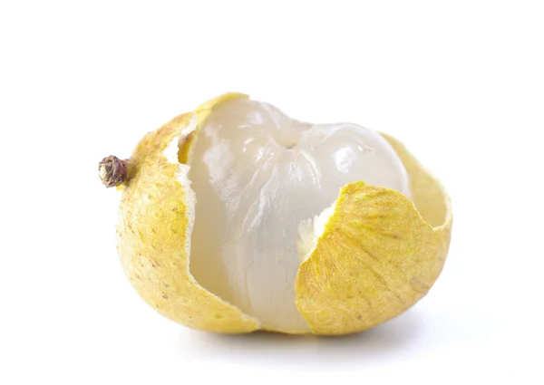 Beyaz arka planda longan meyvesi — Stok fotoğraf
