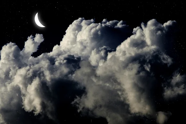 Луна в ночном небе с звездным фоном — стоковое фото