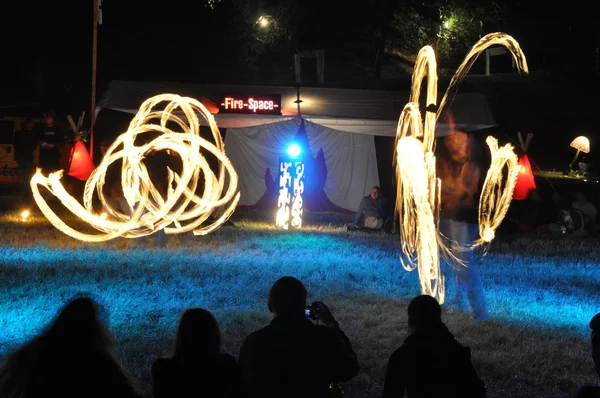 Артисти, які грають з вогнем на Ozora фестивалі — стокове фото