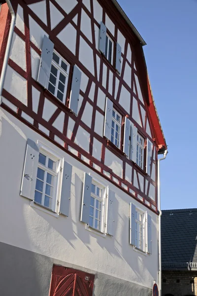 Odnowiony dom z muru pruskiego — Zdjęcie stockowe