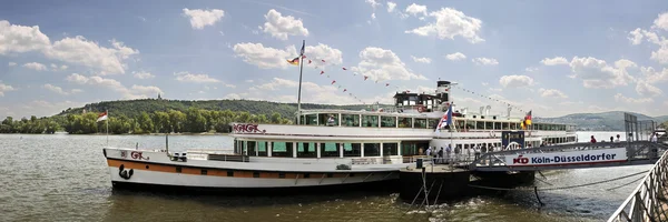 Excursion boat on the Rhine — Stock Photo, Image