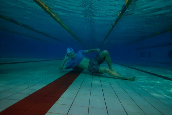 Relaxation swimming — Stockfoto