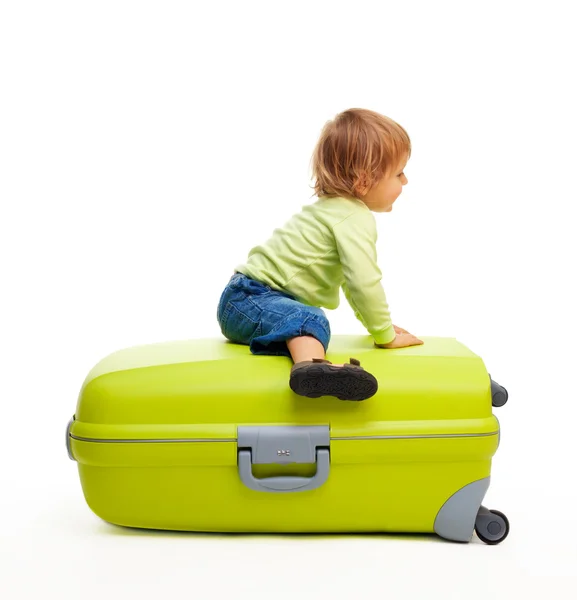 Lapsi ja matkatavarat — kuvapankkivalokuva