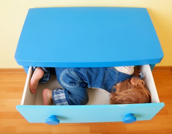 Kid in the box — Stock Photo, Image
