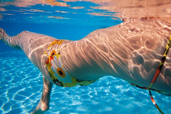 Corpo nuotatore della donna — Foto Stock