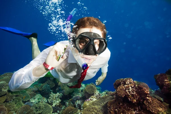 Beschikbaar door cell phone overal - zelfs onderwater — Stockfoto