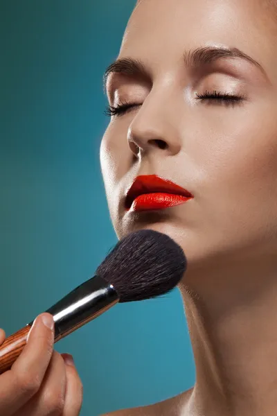 Professionele make-up artiest werken — Stockfoto