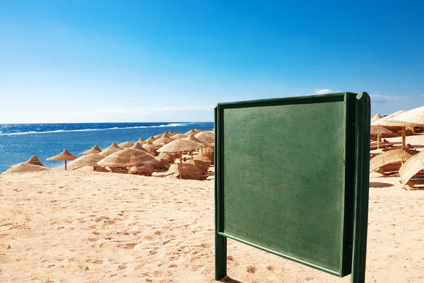 Billboard na praia — Fotografia de Stock