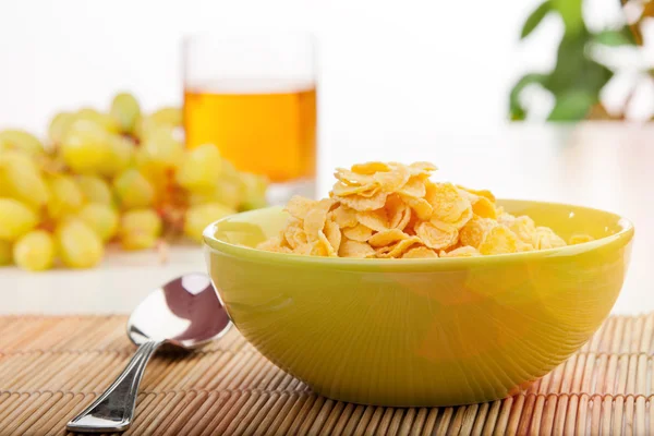 Breakfast with corn flakes close-up — Stock Photo, Image