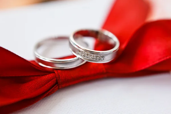 金の結婚指輪 ストック画像