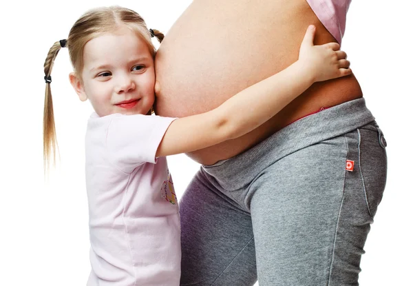 Piękna kobieta w ciąży z córką — Zdjęcie stockowe