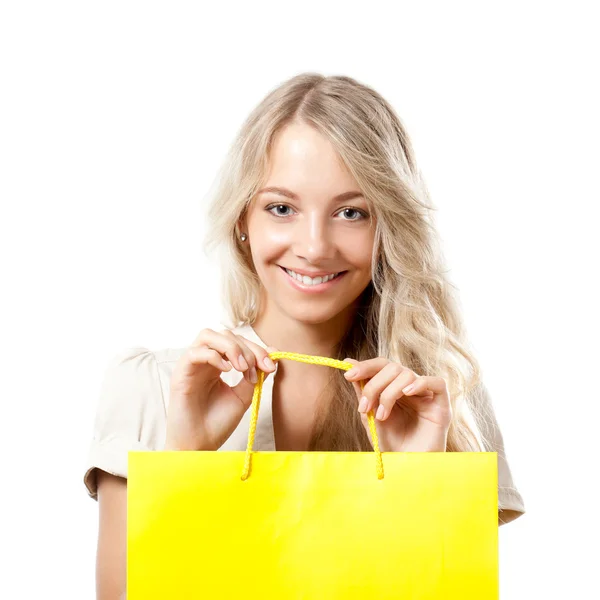 Sarışın kadın sarı alışveriş çantası elinde — Stok fotoğraf