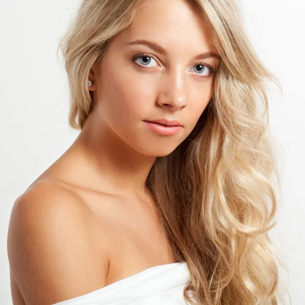 Krásná blondýnka tvář portrét — Stock fotografie