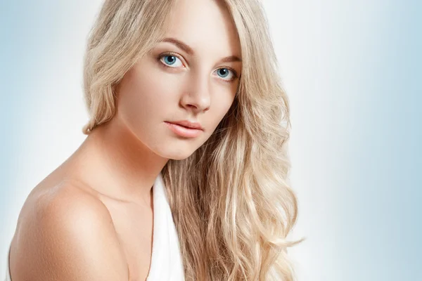 Vacker blond kvinna närbild face porträtt — Stockfoto