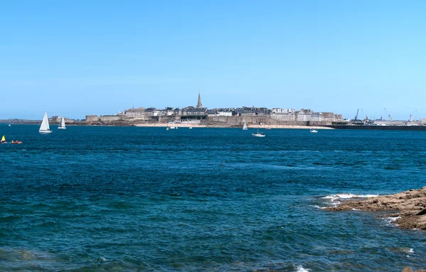 Blick auf Saint-Malo aus dem Dinard — Stockfoto
