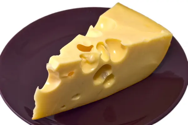 Sýr na talíři — Stock fotografie