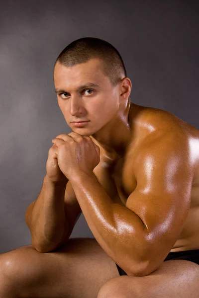 Izmos férfi modell testépítő — Stock Fotó