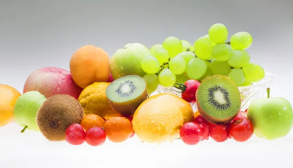 The fruits on the table — Stock Photo, Image