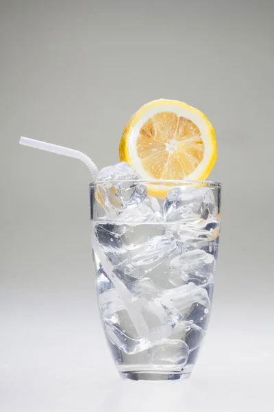 Lemon on the iced water — Stock Photo, Image
