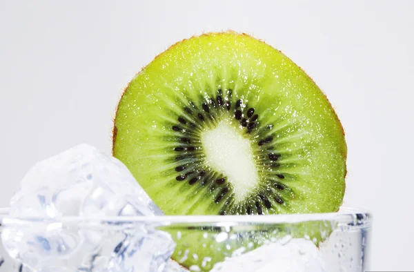 stock image The kiwi with iced water