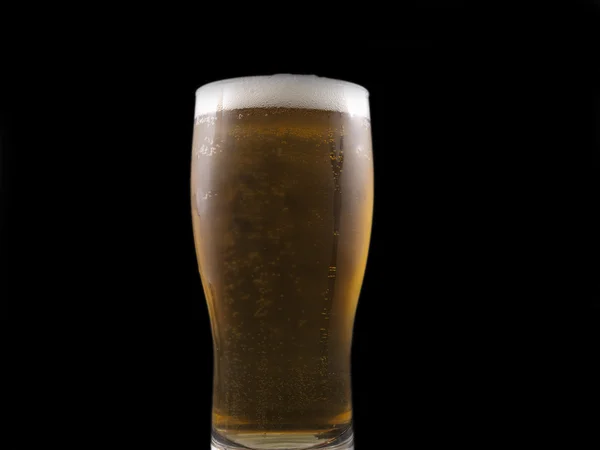 Um copo de cerveja. — Fotografia de Stock
